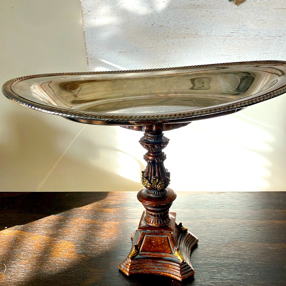 Elegant Bronze Pedestal Stand with Gold Ornaments